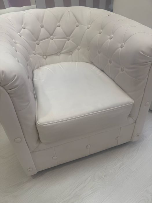 Sofa em pele branco