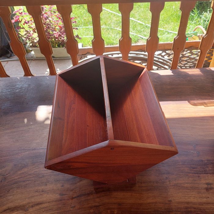 Газетница.  Натуральне дерево.