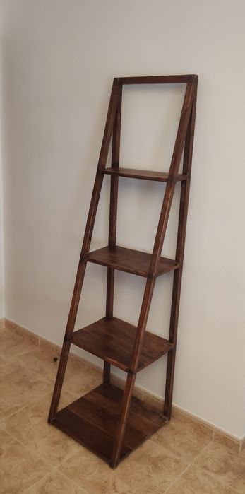 Estante em madeira maciça