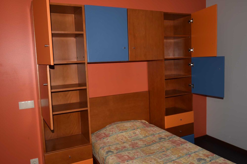 Vende-se Mobilia de Quarto