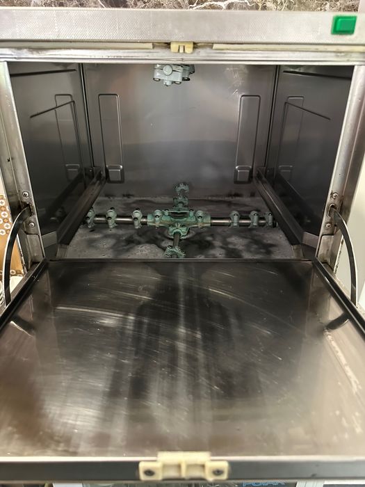 Máquina de lavar copos profissional Kromo – compacta e ideal para bar/café