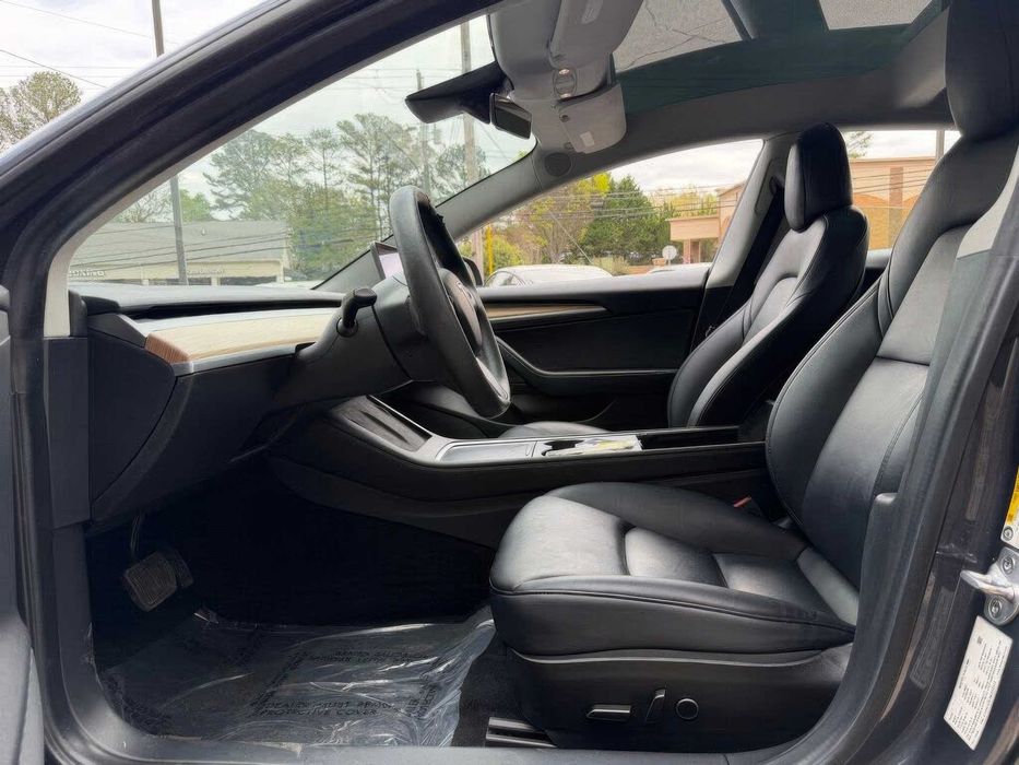 Tesla Model 3 Long Range      2022