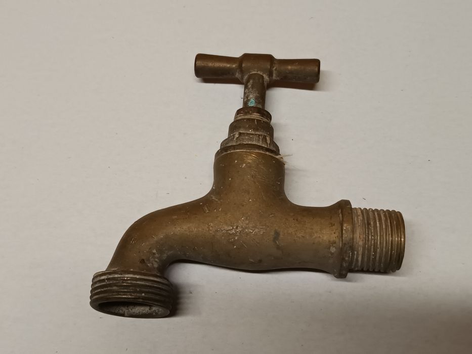 Torneira antiga de latão