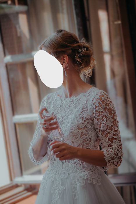 Zestaw: koronkowa suknia ślubna + halka + welon