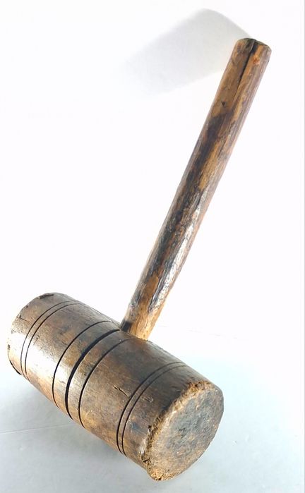 Martelo de madeira antigo