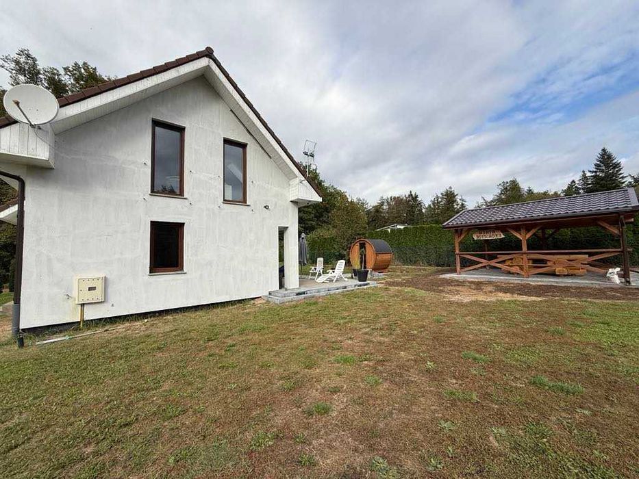 Dom pokoje dla pracowników   w zacisznym miejscu przy lesie