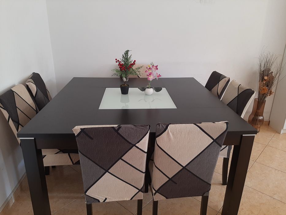 Mesa com 7 cadeiras