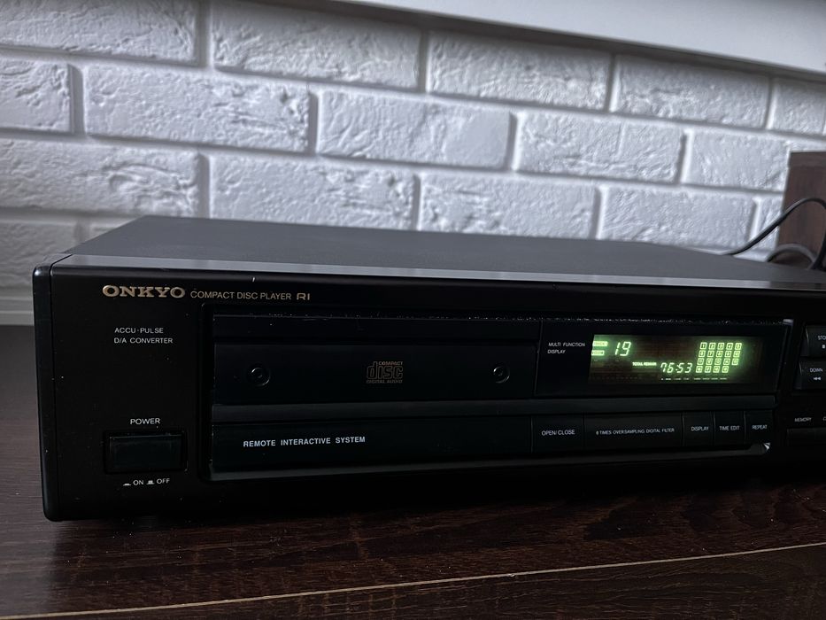 Compact Disc Player RI. ONKYO DX-6810