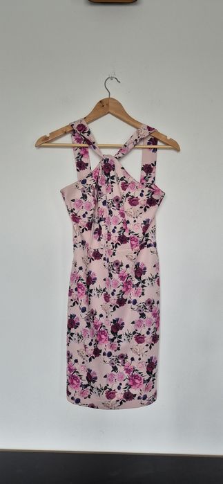 Elegancka sukienka w kwiaty na lato na wesele Mohito S