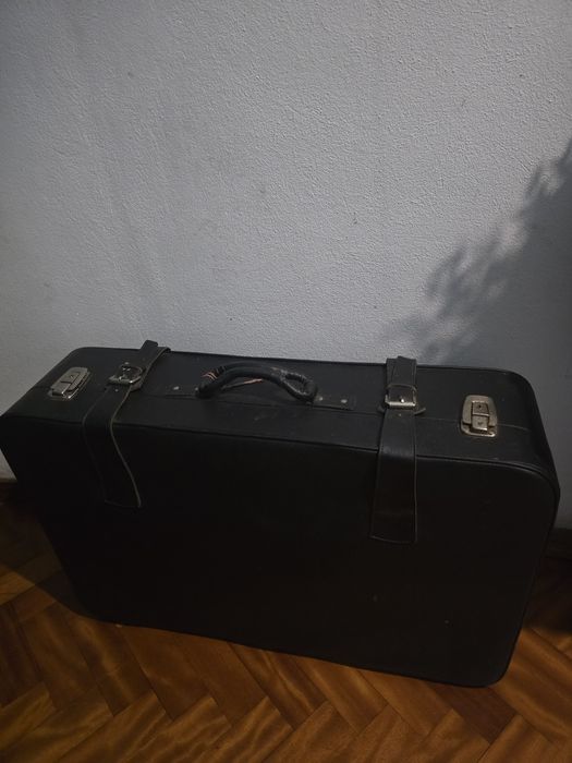 Mala vintage em couro preto