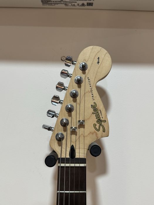 Pack Guitarra Elétrica Fender Squier Affinity Stratocaster + Amplificador Fender Frontman 15G (Impecável)