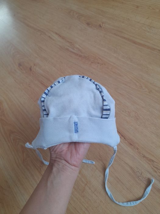 Czapka wiązana dla chłopca