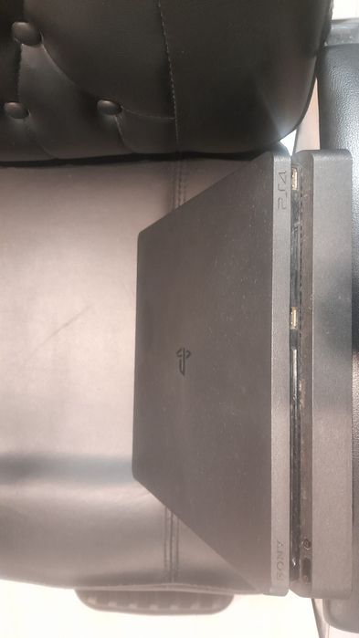 Playstation 4 slim em perfeito estado