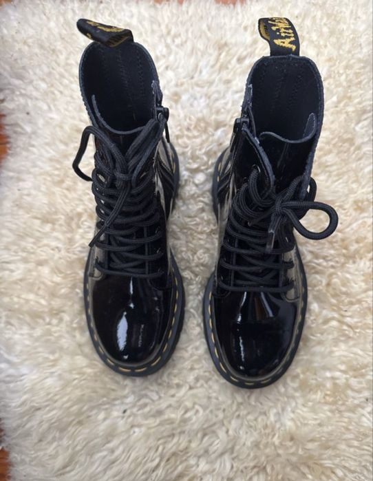 Botas Dr. Martens Pretas Brilhantes
