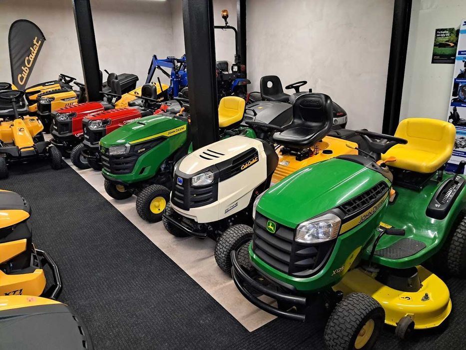 traktorek kosiarka 200sztuk na placu CEDRUS stiga JOHN DEERE cub cadet