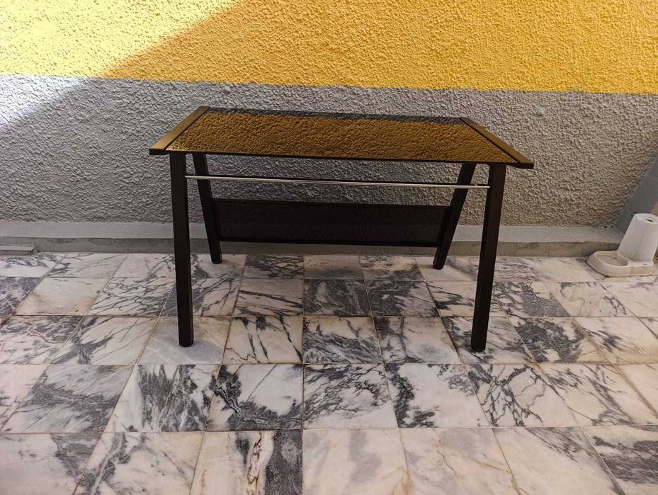 Secretária com tampo de vidro