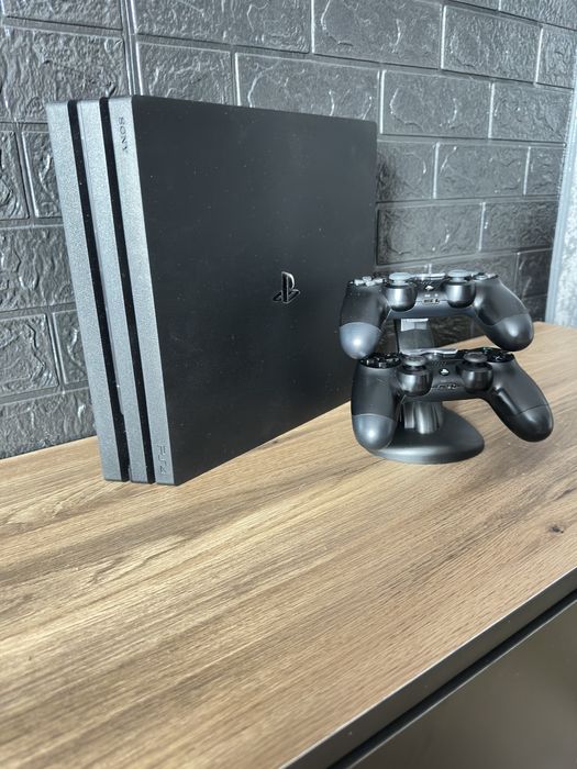 Продам PS4 Pro 1ТВ