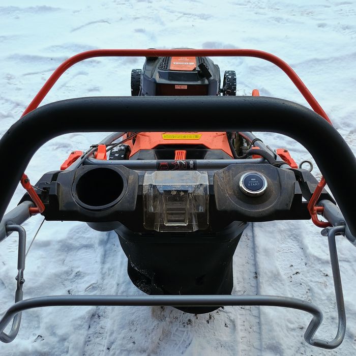 Sprzedam kosiarkę spalinową.