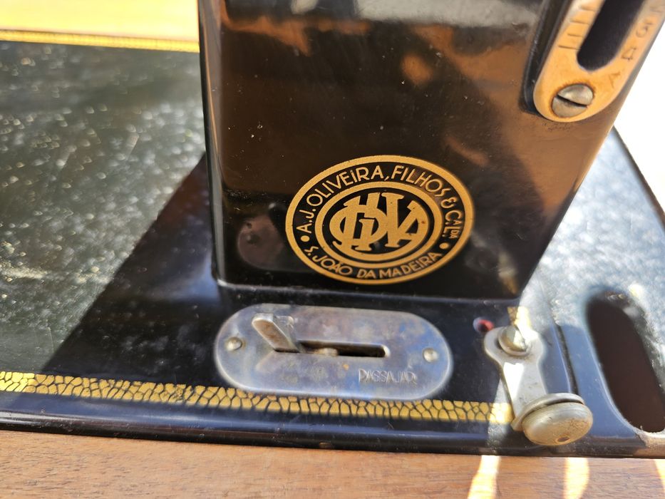 Maquina de custura oliva
