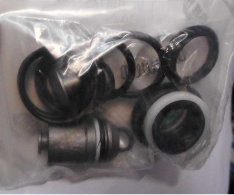Zestaw uszczelek sekcji hydrauliki ładowarki  NEW HOLLAND 8580,6886