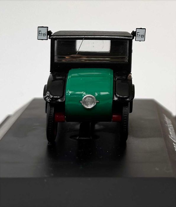 SCHUCO_Ref 02976 Hanomag Kommissbrot. Escala 1/43. Como novo.