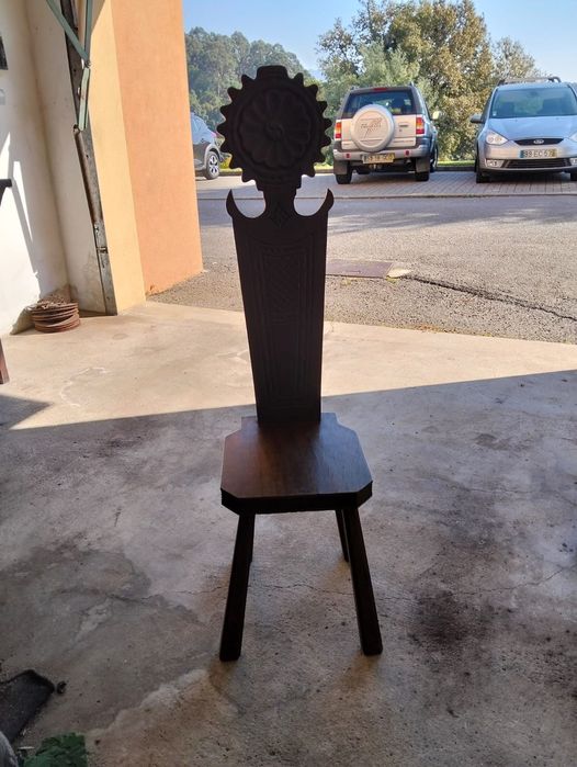 Moveis usados  em estado aceitável.