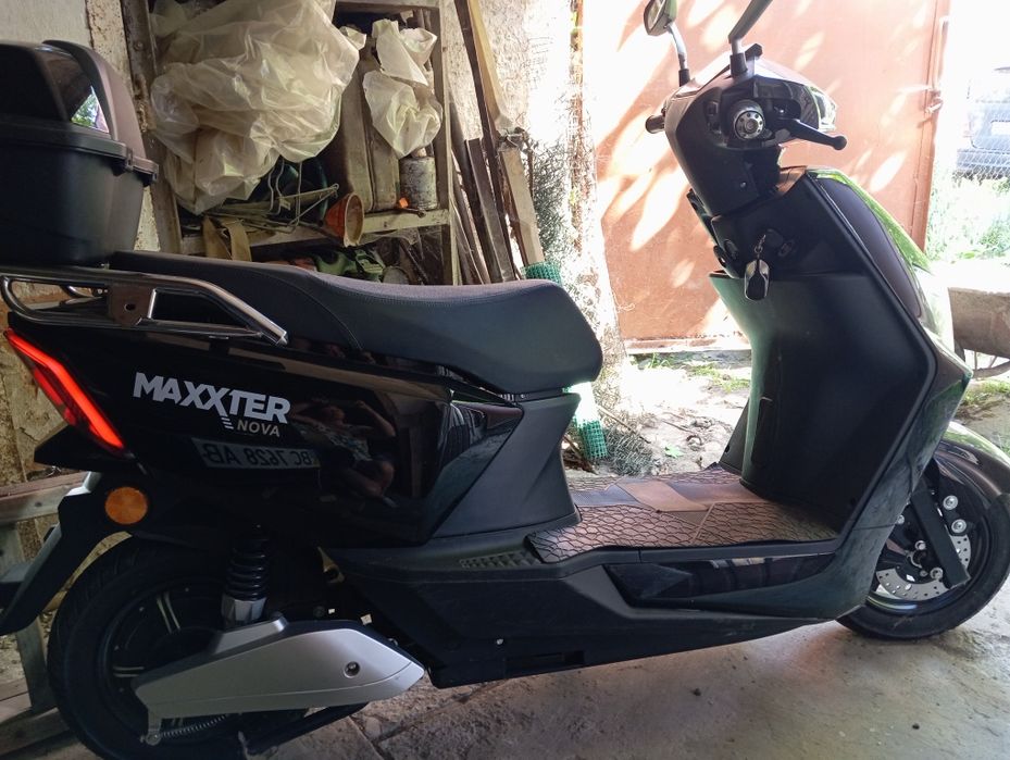 Елетроскутер Maxxter Nova