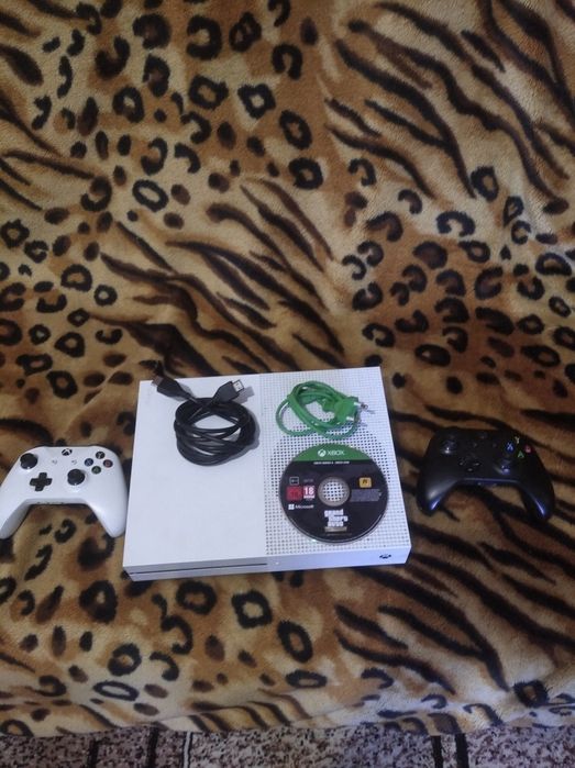 Xbox one s с двумя джостиками