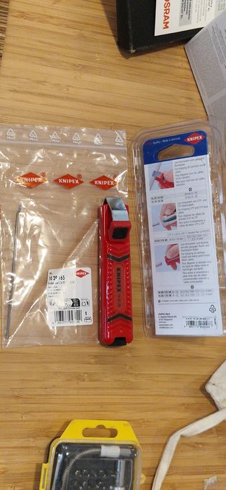 Descarnador de cabos Knipex 8–28 mm + lâmina suplente – Novo