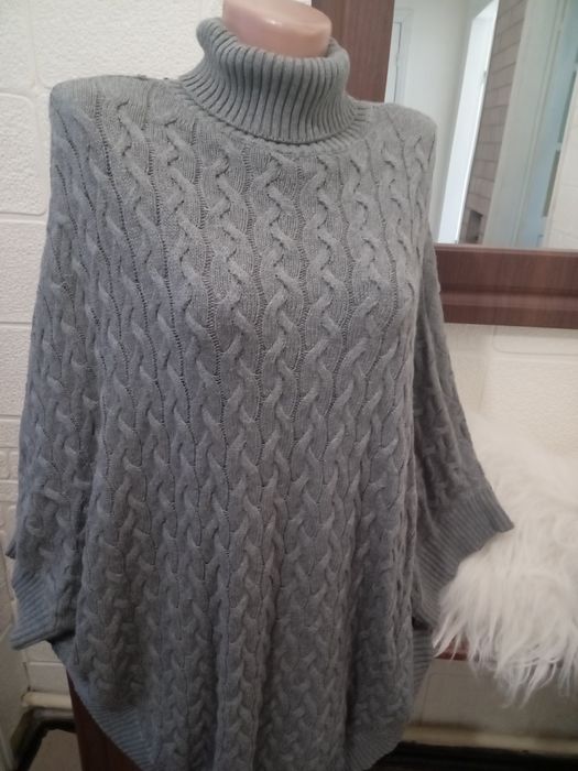 Женский свитер пончо