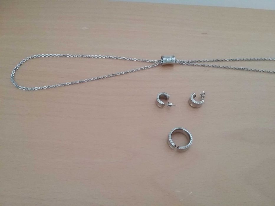 Conjunto novo Swarovski de brilhantes (fio, brincos e anel ajustável)