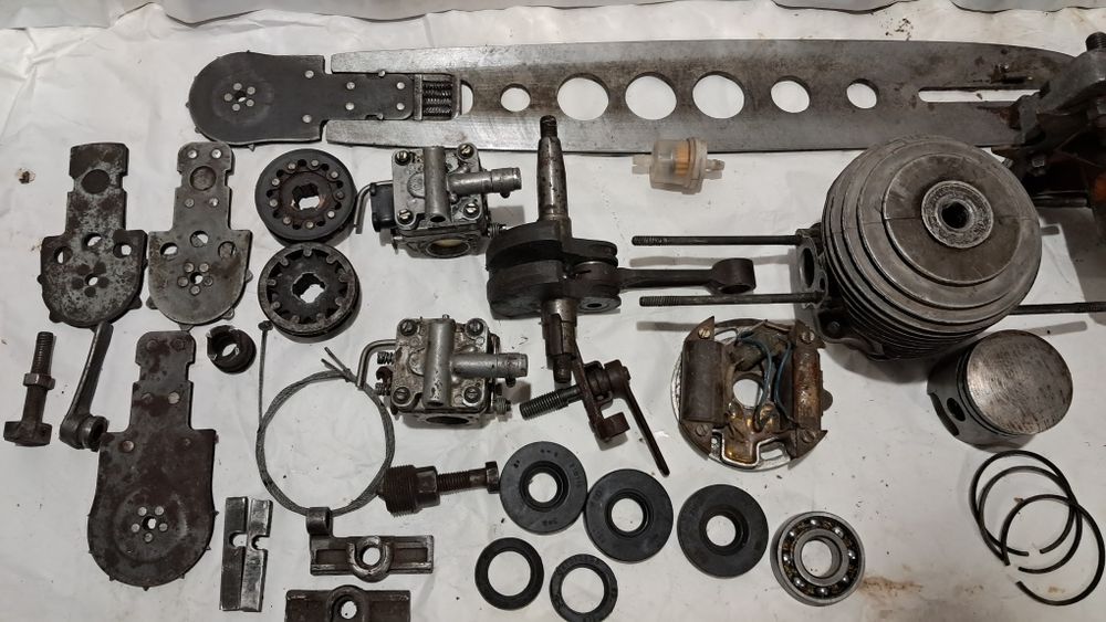 Продам бензопилу Урал на запчастини.