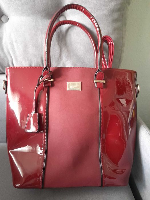 Elegancka lakierowana bordowa torebka