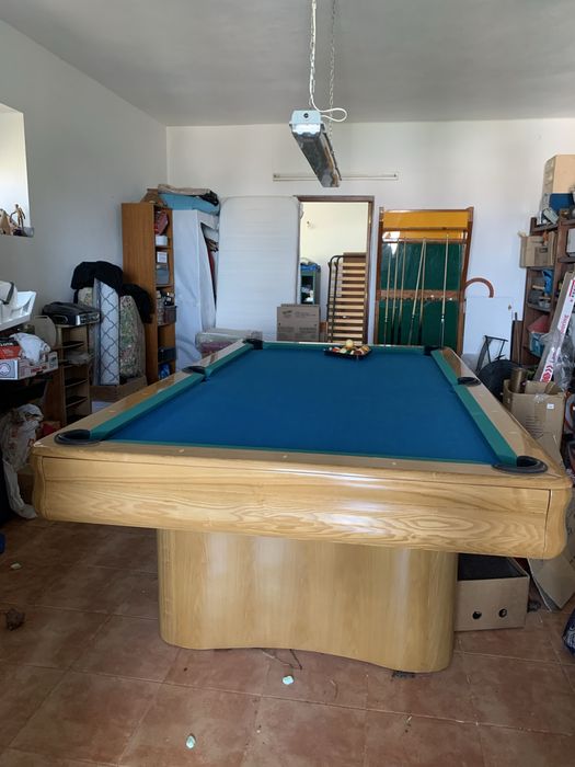 Mesa de snooker com acessórios