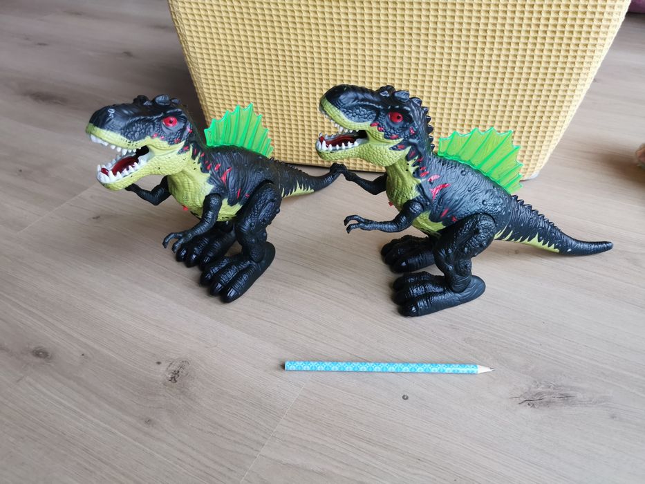 2 dinozaury interaktywne poruszają się