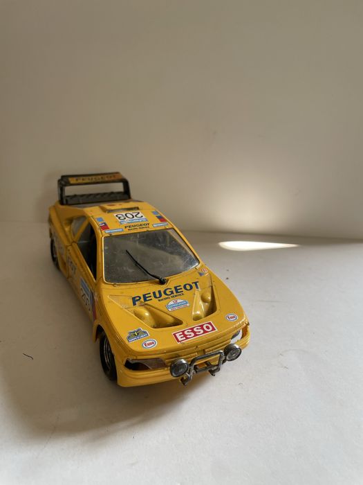 Peugeot 405 turbo 16 burago