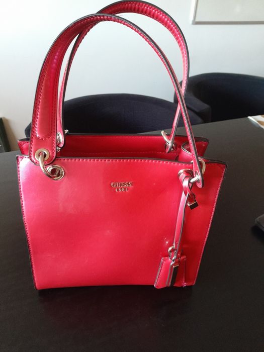 Mala Guess vermelha