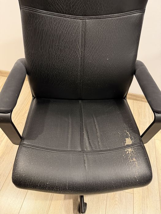 Fotel biurowy czarny