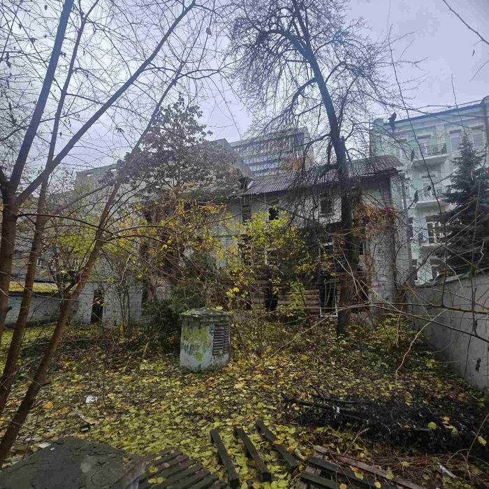 Продаж окремо стояча будівля [345м2], Під реконструкцію. Підвал, центр