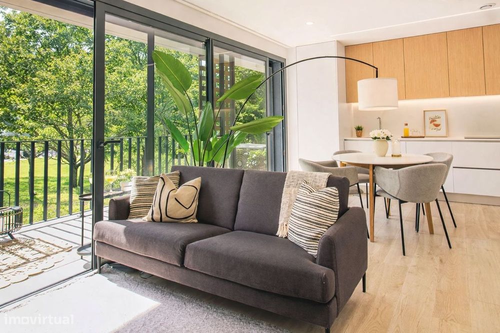 T2 Novo Com Varanda E Garagem - Pronto A Escriturar