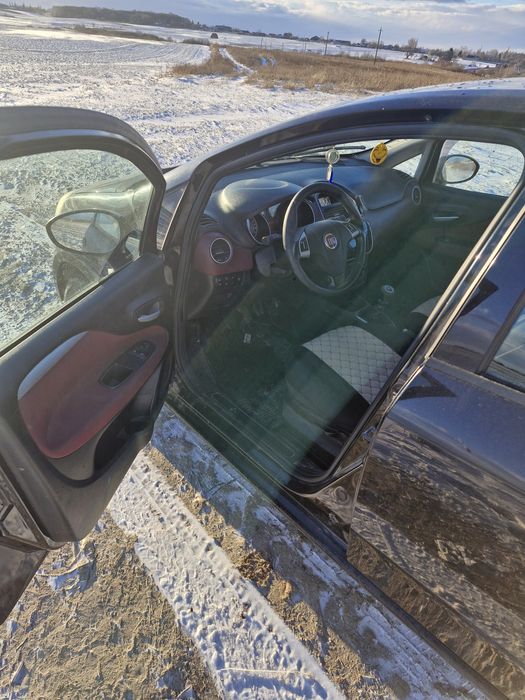 Авто на ходу, на літній шині маю зиму 4шт до встановлення,  потрібен