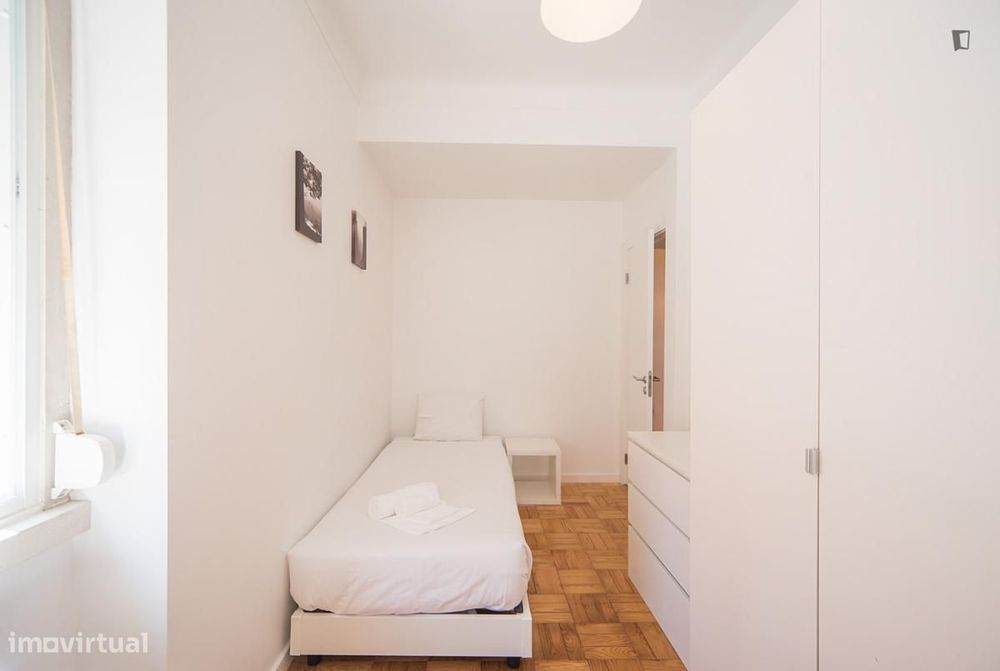Quarto - localizado em Sete Rios Lisbon