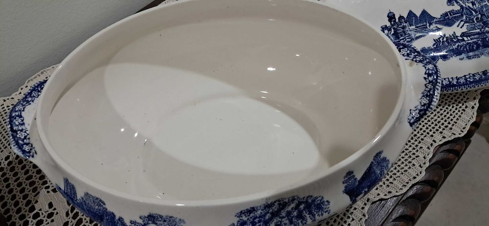 Terrina Sacavem Azul e Branco Estátua