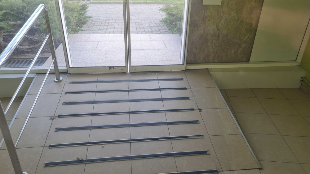 Аренда 1 этаж под магазин 230 м2, м. "23 августа", в ТРЦ ЭКСПРЕСС