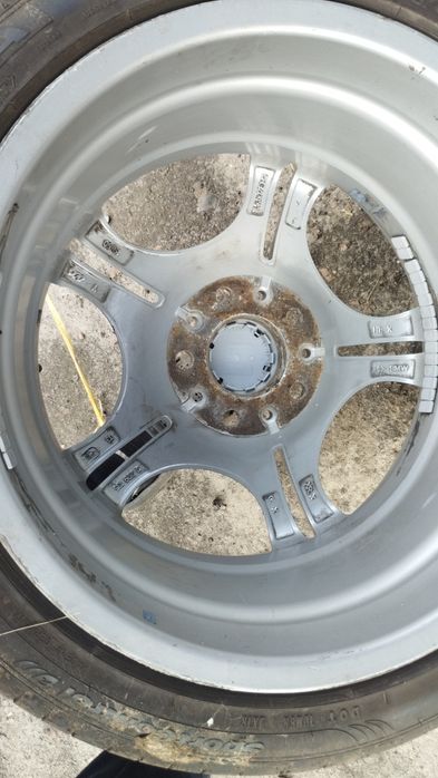 Продам на бмв 3 серії ,різноширокі,з новою резиною