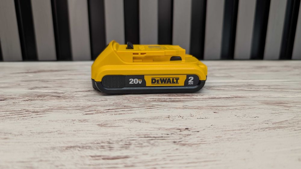 Акумулятор батарея DeWALT DCB203 2Ah