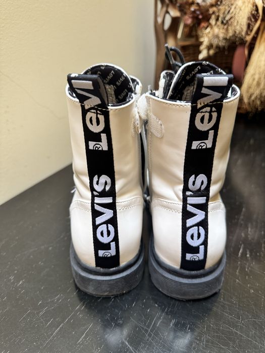 Botas brancas Levi’s 38