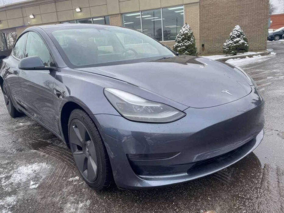 Tesla Model 3      2023