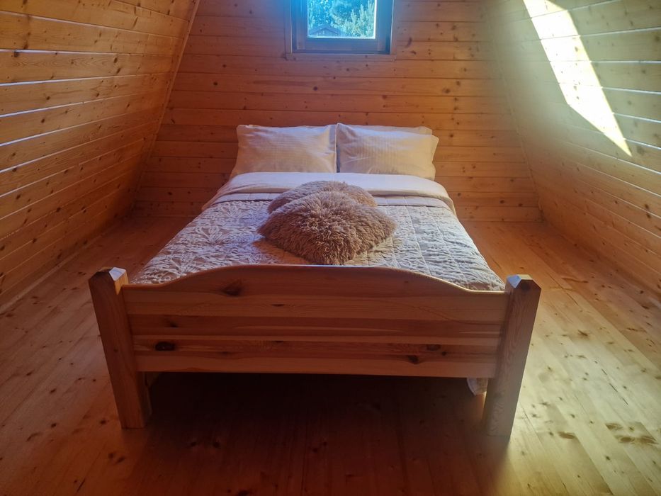 Łóżko drewniane + materac  140 x 200