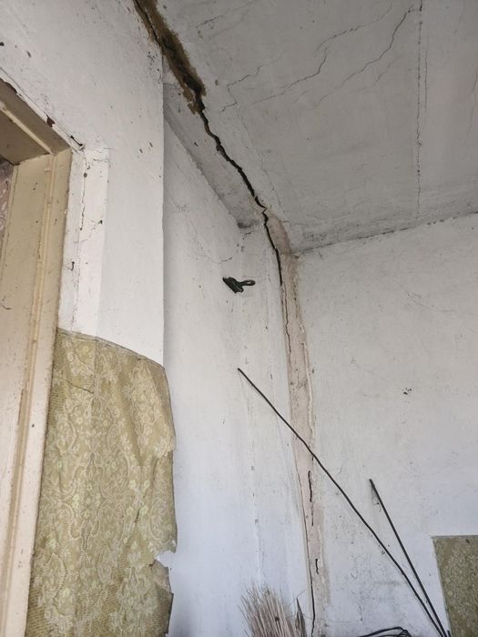 Продається 1/2 житлового будинку з ділянкою 10 соток та маленьким пруд